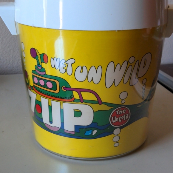 Magical Mystery Tour 7 up ice bucket - Picture 7 of 8